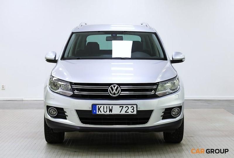 Grå Begagnad 2013 VW Tiguan Sportline SUV | 149 800 kr (Marknadspris) - Bild 1/4