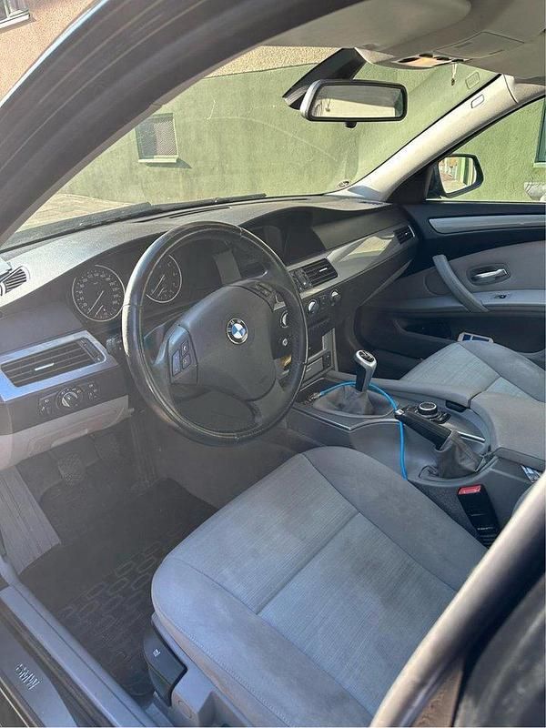 Svart Begagnad 2010 BMW 523 Sedan | 60 000 kr (Marknadspris) - Bild 1/4