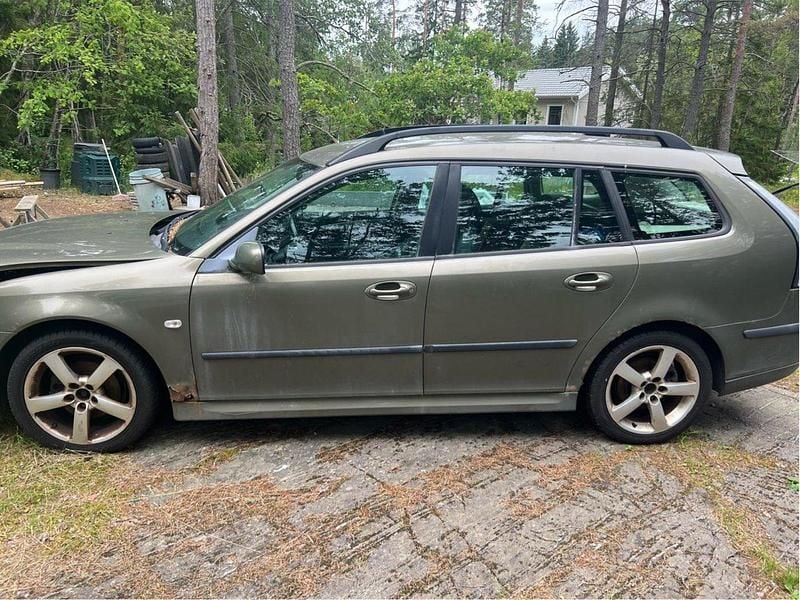Grön Begagnad 2006 Saab 9-3 Vector Kombi | 15 000 kr (Superpris) - Bild 1/1