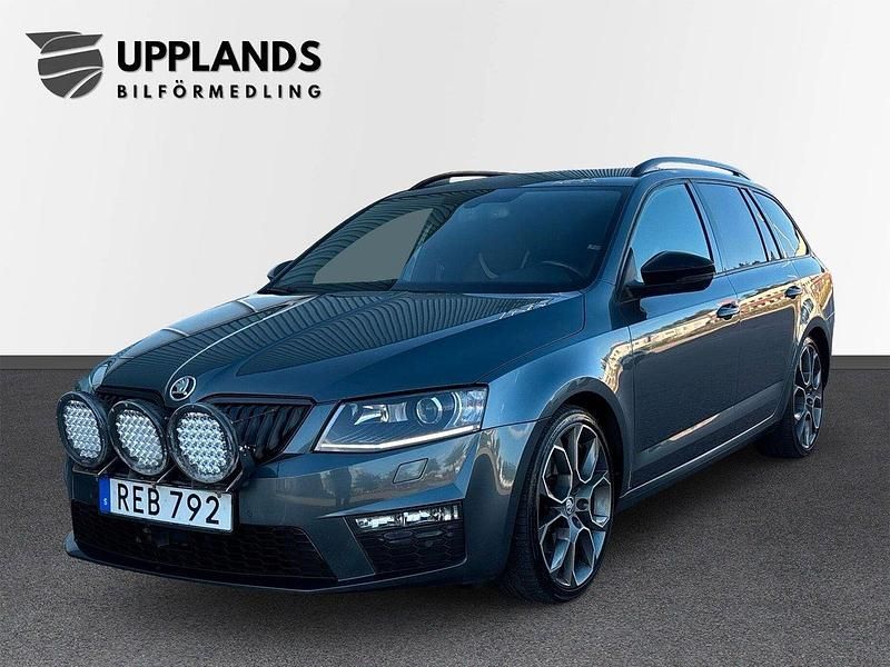 Grå Begagnad 2016 Skoda Octavia RS Kombi | 174 900 kr (Dyr) - Bild 1/4