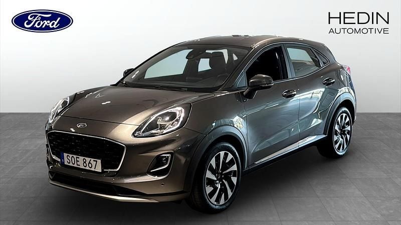 Grå (grey) Begagnad 2022 Ford Puma Gen-E Titanium SUV | 209 900 kr (Marknadspris) - Bild 1/4