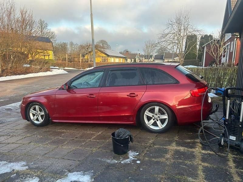 Begagnad Audi A4 160 HK (117 kW) 2011 Röd metallic Kombi