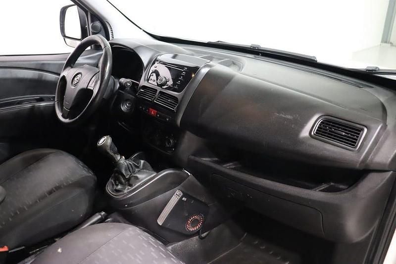 Begagnad Opel Combo 90 HK (66 kW) 2014 Vit Van