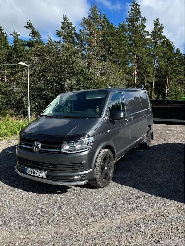 Grå Begagnad 2018 VW T6 Van | 230 000 kr (Bra pris) - Bild 1/4