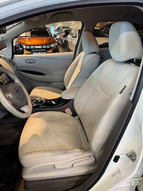 Begagnad Nissan Leaf 80 kW (109 HK) 2017 Vit Halvkombi