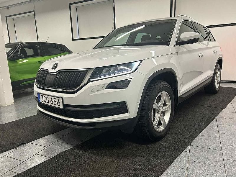 Vit Begagnad 2017 Skoda Kodiaq SUV | 219 500 kr (Bra pris) - Bild 1/4