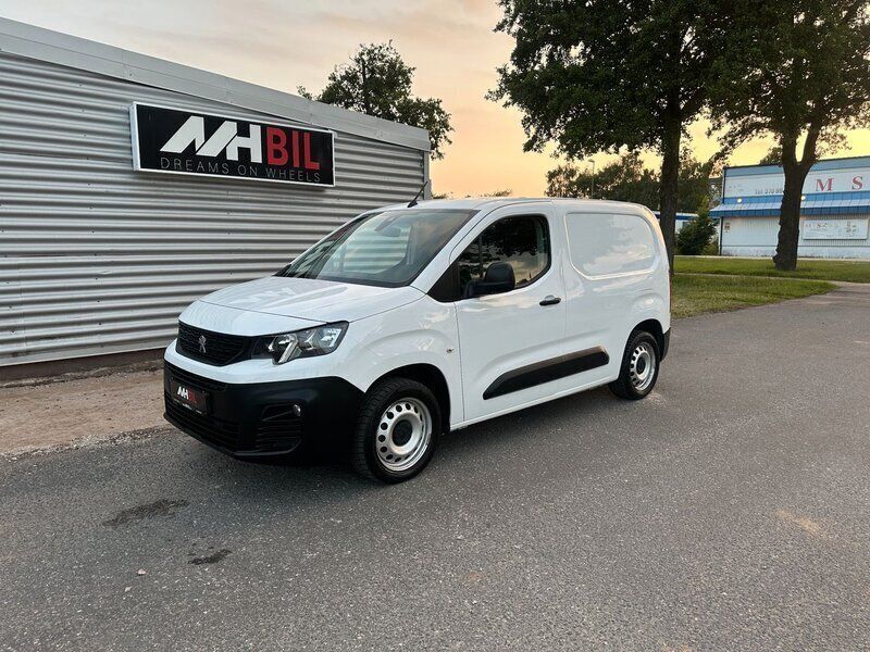Vit Begagnad 2019 Peugeot Partner Minibuss | 139 900 kr (Superpris) - Bild 1/4
