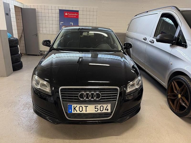 Begagnad Audi A3 Sportback Attraction 105 HK (77 kW) 2009 Svart Halvkombi