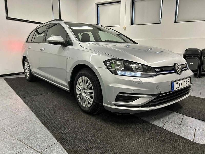 Begagnad VW Golf VIII 131 HK (96 kW) 2020 Silver Kombi