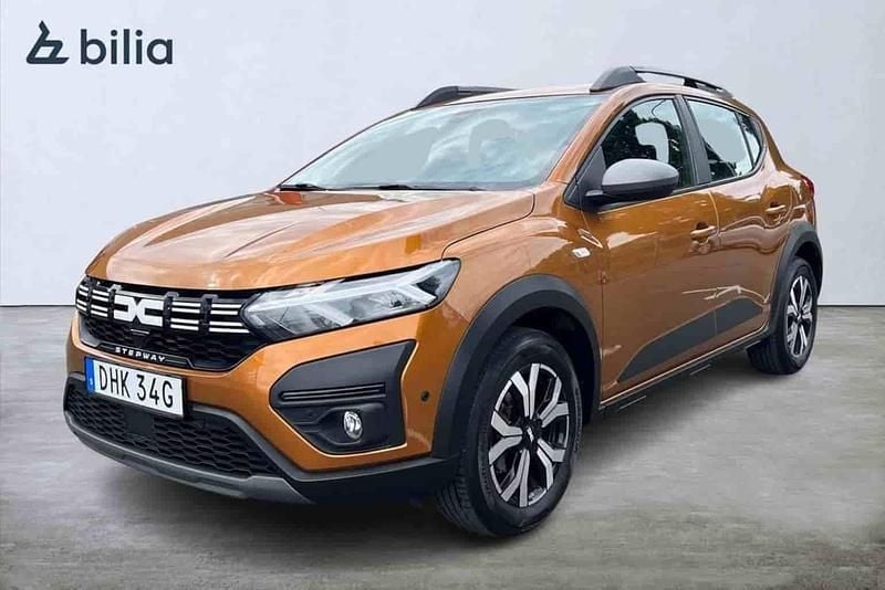 Orange Begagnad 2023 Dacia Sandero Stepway Halvkombi | 159 900 kr (Superpris) - Bild 1/1