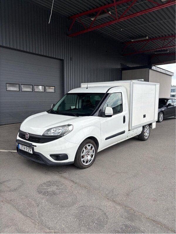 Vit Begagnad 2016 Fiat Doblò Minibuss | 89 500 kr (Dyr) - Bild 1/4