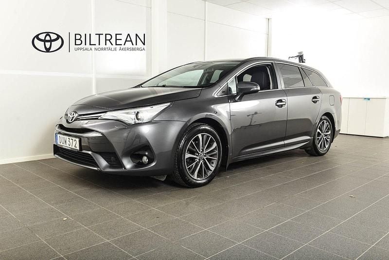 Mörkgrå Begagnad 2015 Toyota Avensis Active Kombi | 138 900 kr (Marknadspris) - Bild 1/4