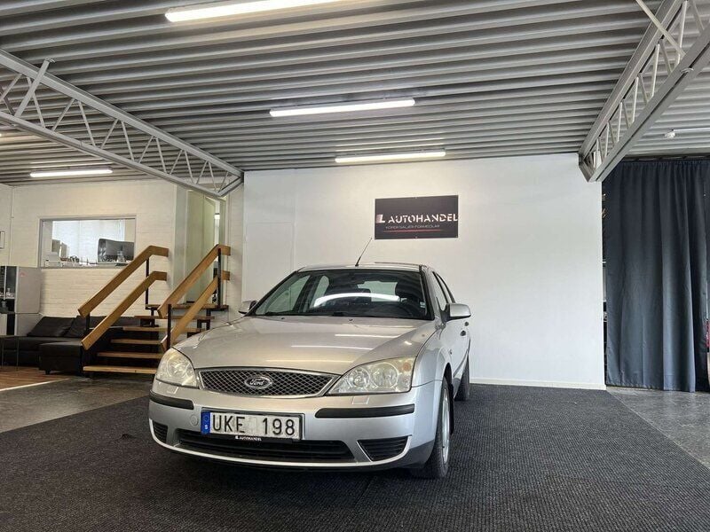 Silver Begagnad 2003 Ford Mondeo Halvkombi | 19 900 kr (Lite dyr) - Bild 1/4