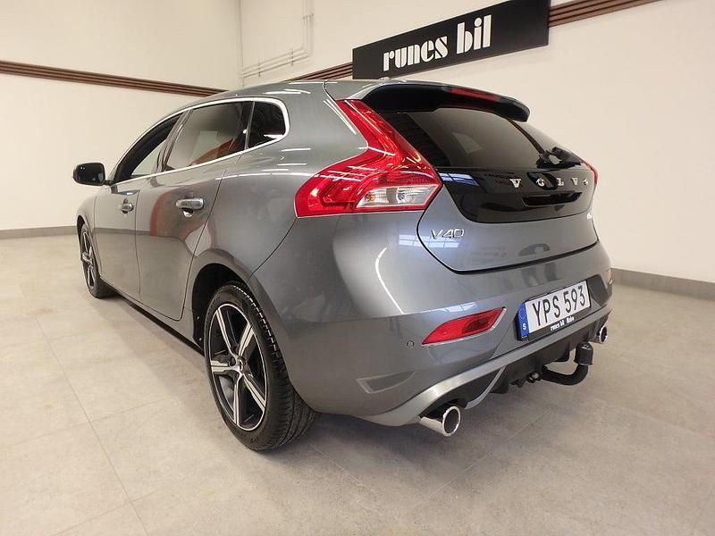 Begagnad Volvo V40 R-Design 120 HK (88 kW) 2017 Gråmetallic Halvkombi
