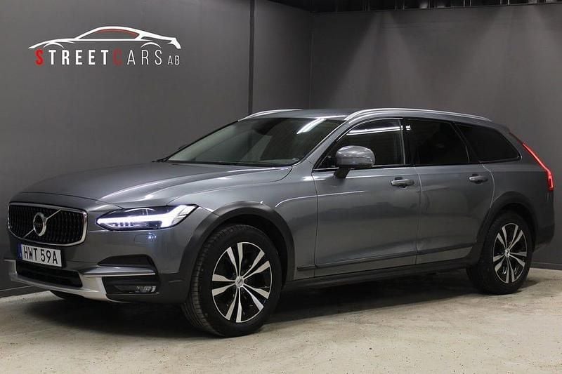 Grå Begagnad 2020 Volvo V90 CC Momentum Kombi | 249 000 kr (Marknadspris) - Bild 1/4
