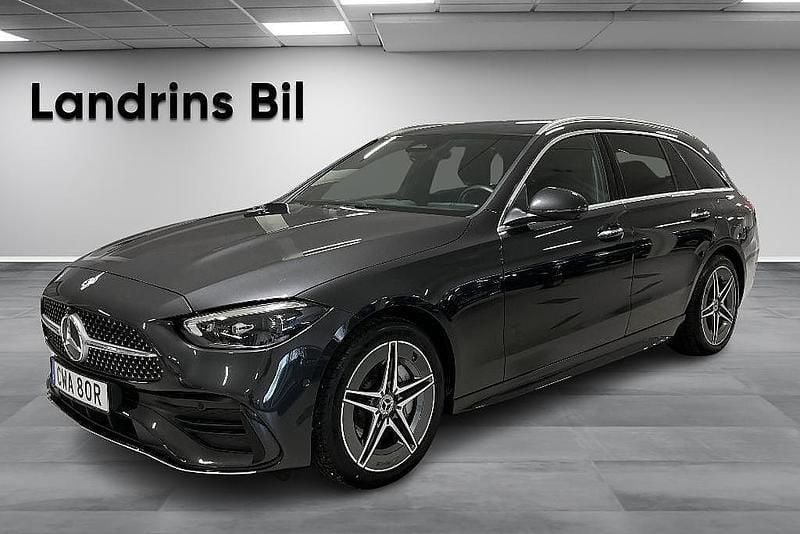 Grå Begagnad 2024 Mercedes C300e AMG Line Premium Kombi | 559 900 kr (Lite dyr) - Bild 1/4