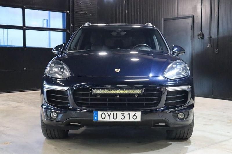 Begagnad Porsche Cayenne S E-Hybrid Sport 417 HK (306 kW) 2015 Blå SUV