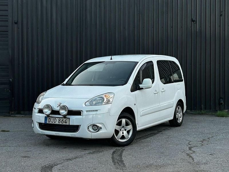 Vit Begagnad 2014 Peugeot Partner Tepee Minibuss | 84 900 kr - Bild 1/4