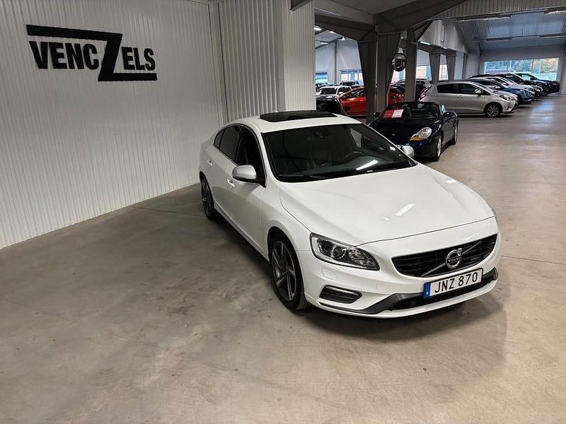 Begagnad Volvo S60 R-Design 150 HK (110 kW) 2014 Vit Sedan