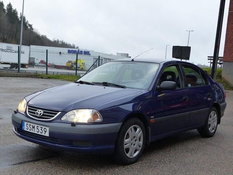 Blå Begagnad 2001 Toyota Avensis Sedan | 17 000 kr (Bra pris) - Bild 1/4