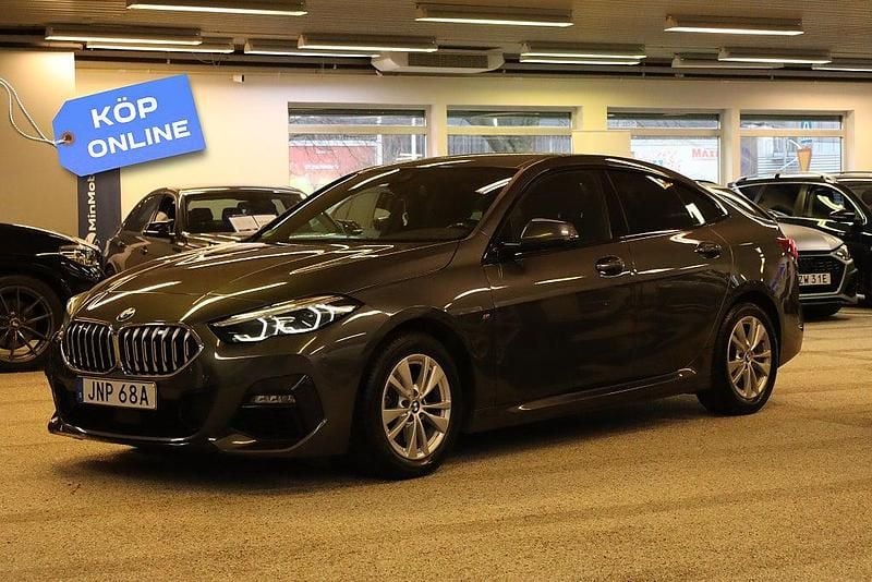 Grå Begagnad 2020 BMW 218 M Sport Sportkupé | 249 000 kr (Marknadspris) - Bild 1/4