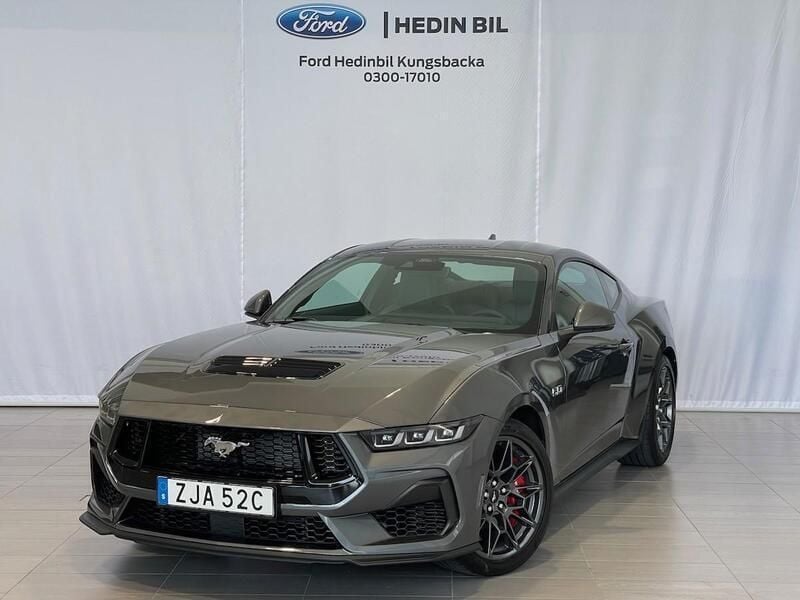 Grå Begagnad 2023 Ford Mustang GT Fastback Sportkupé | 699 900 kr - Bild 1/4