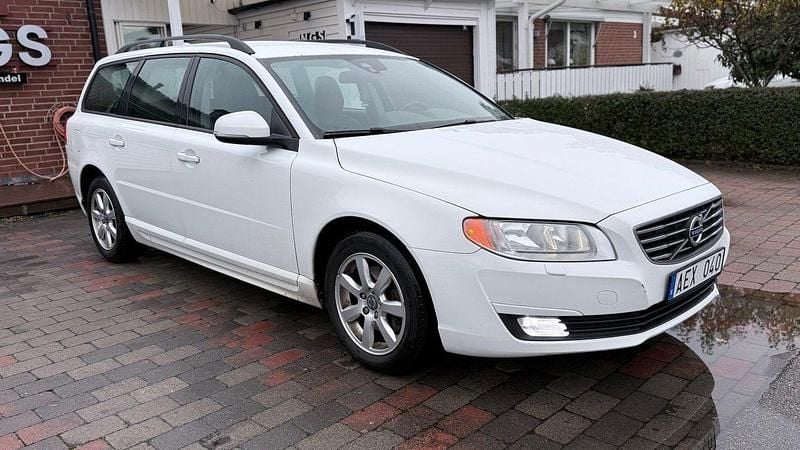 Vit Begagnad 2014 Volvo V70 Kinetic Kombi | 89 500 kr (Bra pris) - Bild 1/4