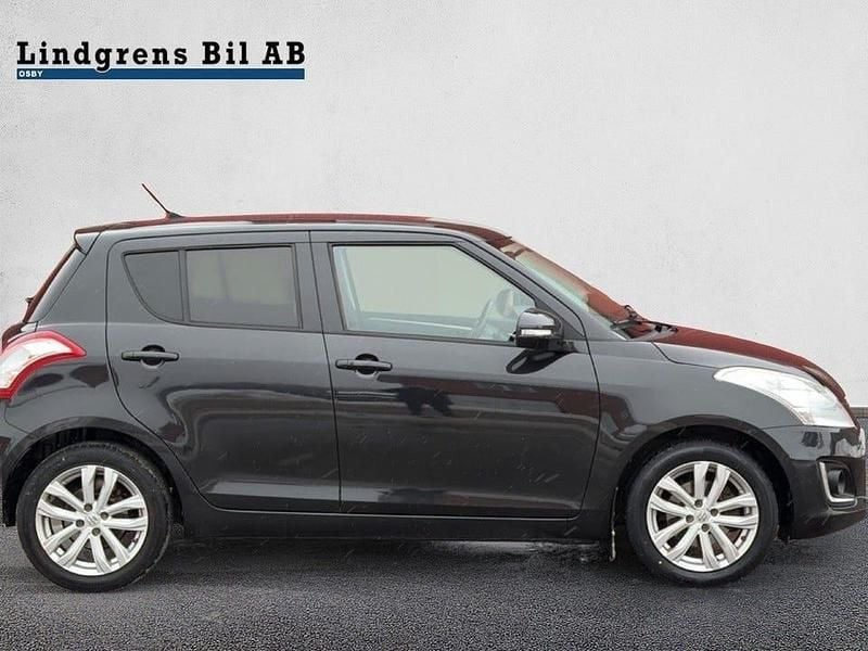 Begagnad Suzuki Swift 94 HK (69 kW) 2015 Svart Halvkombi