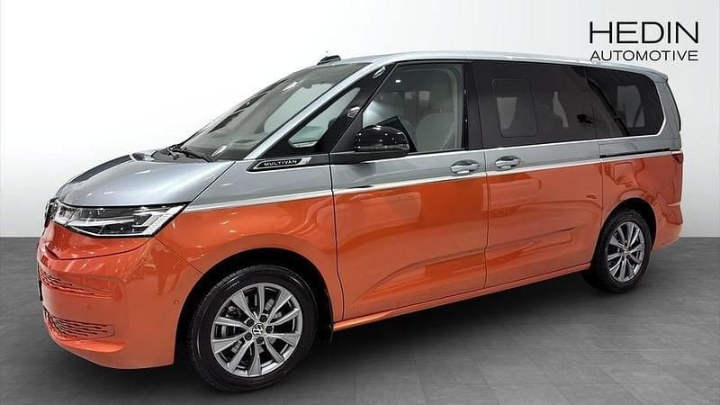 Orange Begagnad 2023 VW Multivan Van | 599 000 kr (Dyr) - Bild 1/4