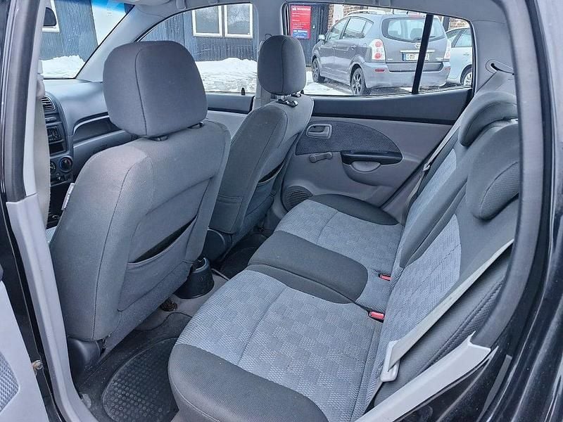 Begagnad Kia Picanto EX 61 HK (44 kW) 2007 Svart Halvkombi