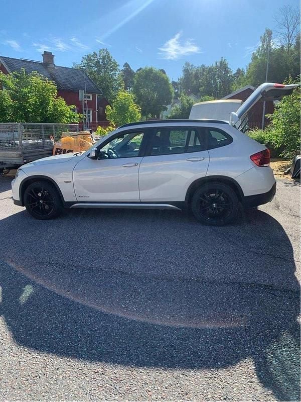 Vit Begagnad 2012 BMW X1 xLine SUV | 70 000 kr (Superpris) - Bild 1/2