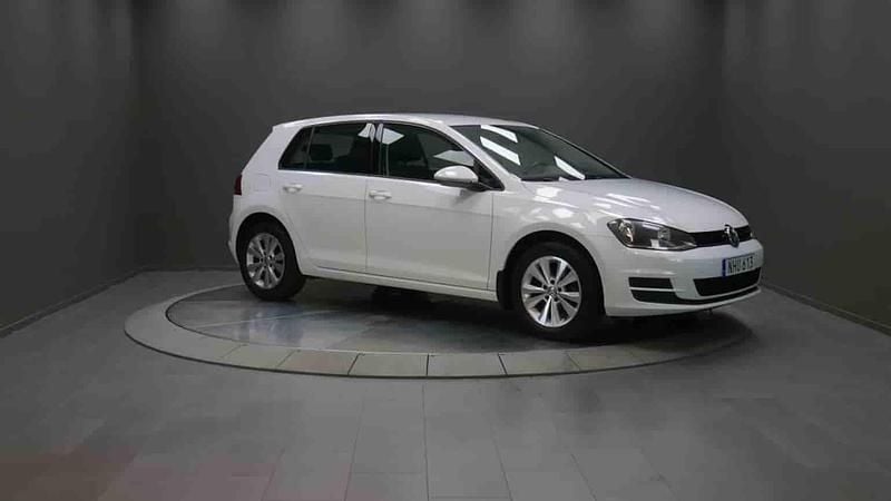 Vit Begagnad 2016 VW Golf VII Halvkombi | 159 000 kr (Marknadspris) - Bild 1/1