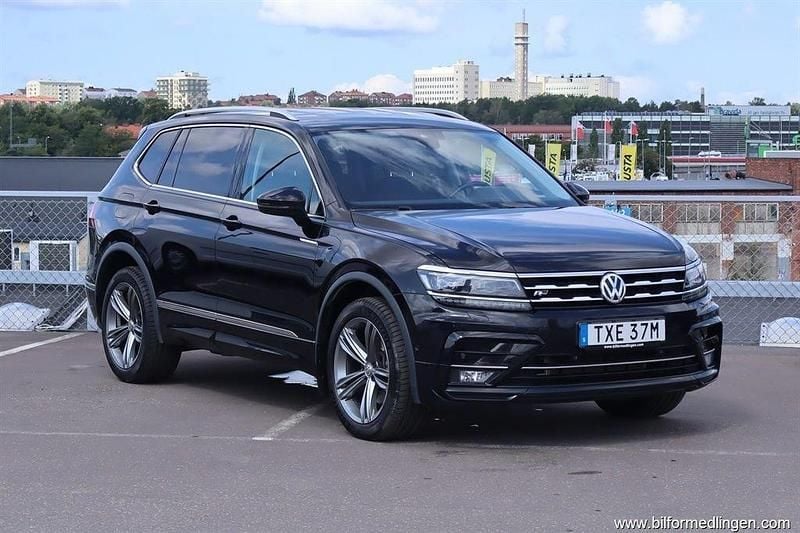 Svart samma som bilen Begagnad 2021 VW Tiguan Allspace SUV | 269 500 kr (Bra pris) - Bild 1/4