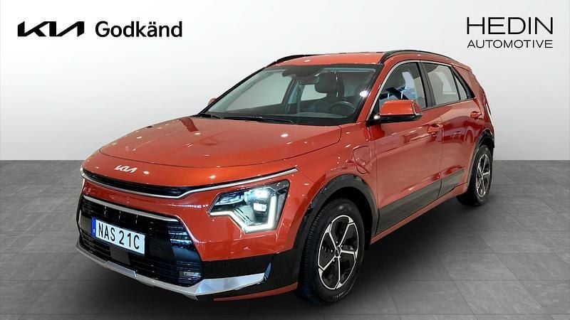 Orange Begagnad 2022 Kia Niro SUV | 319 900 kr (Marknadspris) - Bild 1/4