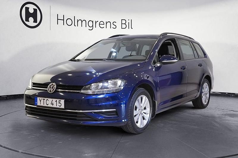 Mörkblå Begagnad 2018 VW Golf VII Kombi | 149 900 kr (Lite dyr) - Bild 1/4