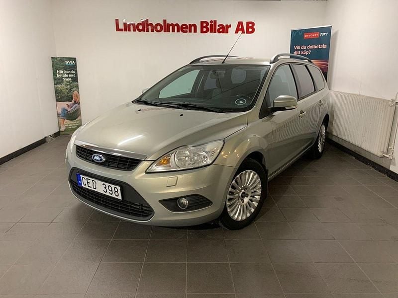 Grå Begagnad 2010 Ford Focus Platinum Kombi | 32 900 kr (Marknadspris) - Bild 1/4