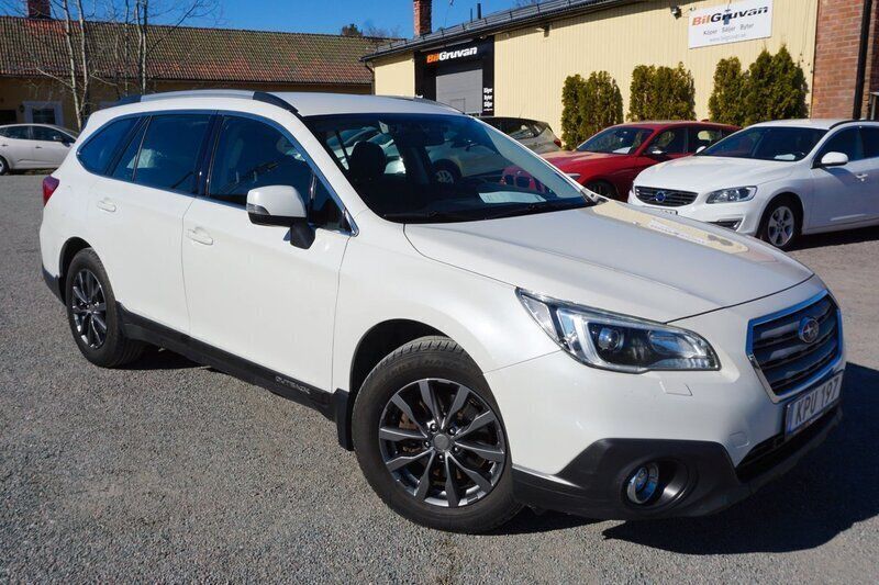 Vit Begagnad 2015 Subaru Outback SUV | 124 900 kr (Marknadspris) - Bild 1/4