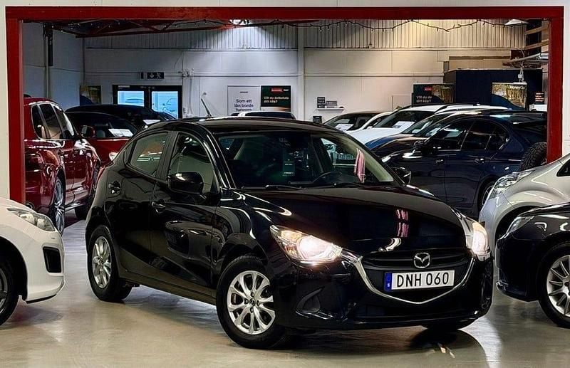 Begagnad Mazda 2 90 HK (66 kW) 2016 Svart Halvkombi