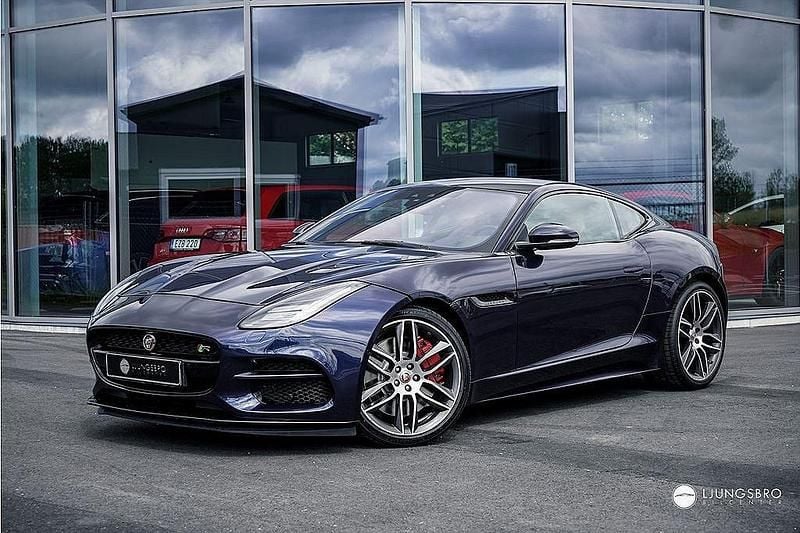 Mörkblå (blå) Begagnad 2019 Jaguar F-Type R Sportkupé | 779 900 kr - Bild 1/4