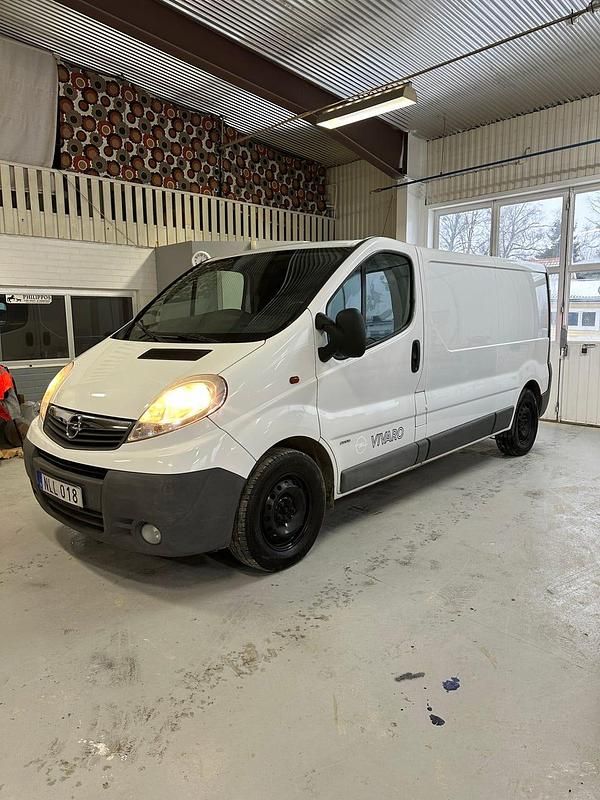 Begagnad Opel Vivaro 114 HK (83 kW) 2014 Minibuss