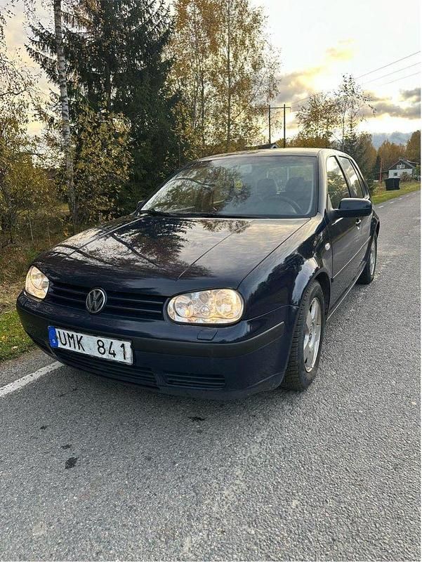 Blå Begagnad 2004 VW Golf IV Halvkombi | 25 900 kr (Bra pris) - Bild 1/4