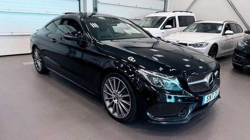 Svart Begagnad 2018 Mercedes C220 AMG Sportkupé | 269 000 kr (Marknadspris) - Bild 1/4