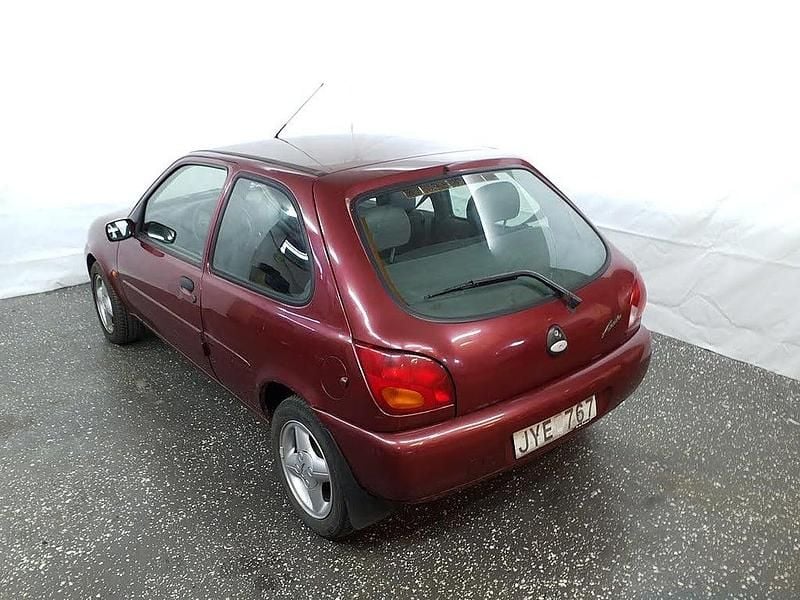 Begagnad Ford Fiesta 75 HK (55 kW) 1999 Okänd Halvkombi