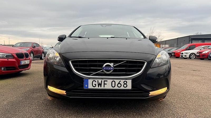 Begagnad Volvo V40 Kinetic 120 HK (88 kW) 2015 Svart Halvkombi