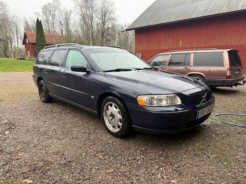 Begagnad 2006 Volvo V70 Kombi | 23 000 kr (Marknadspris) - Bild 1/4