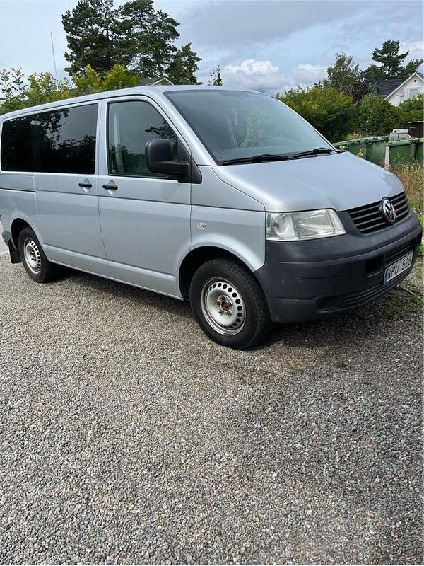 Silver Begagnad 2009 VW Caravelle Minibuss | 95 000 kr (Marknadspris) - Bild 1/2