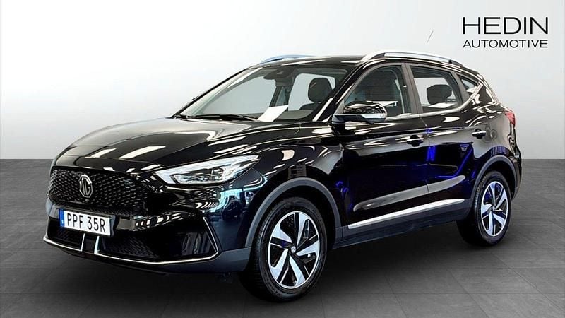 Svart (black) Begagnad 2022 MG ZS Luxury Sedan | 249 900 kr (Bra pris) - Bild 1/4
