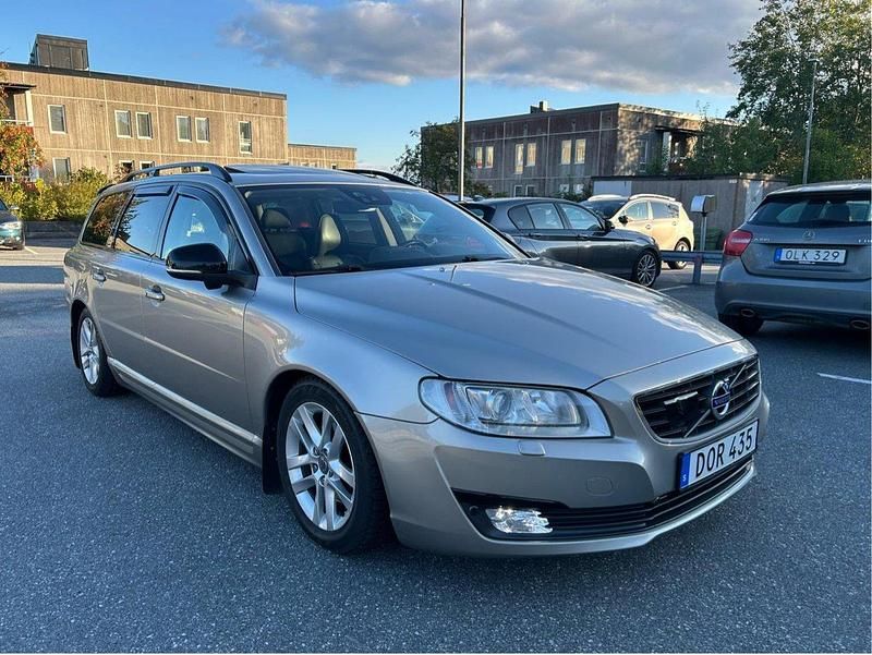 Brun Begagnad 2015 Volvo V70 Dynamic Kombi | 126 000 kr - Bild 1/4