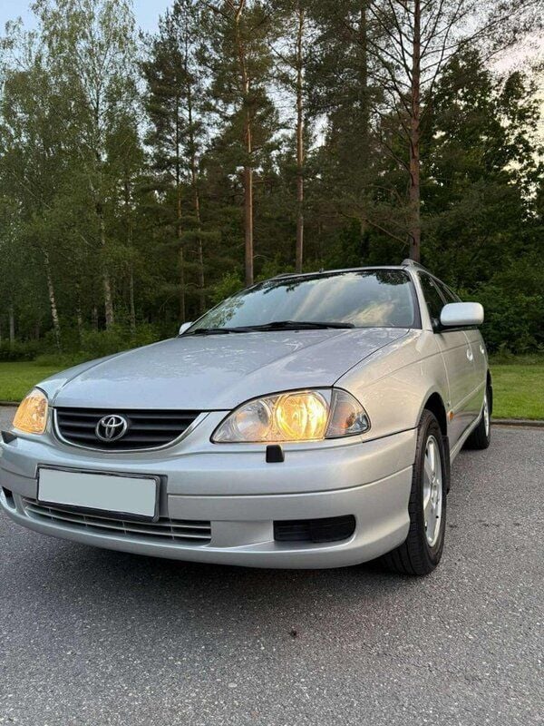 Begagnad 2002 Toyota Avensis Kombi | 22 500 kr (Lite dyr) - Bild 1/4