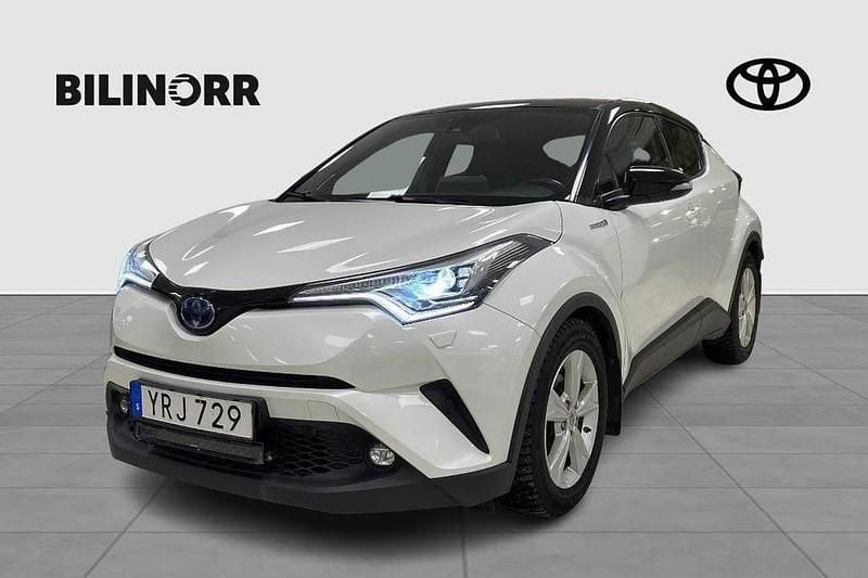 Vit Begagnad 2018 Toyota C-HR Edition SUV | 199 900 kr (Marknadspris) - Bild 1/3